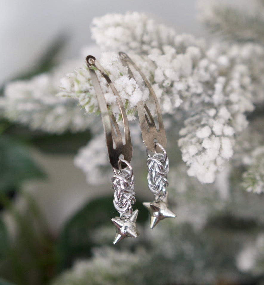 2x flail hair clips